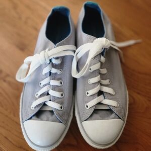 Womens 7 Or Juniors 5Y Gray Canvas Sneakers with White Laces